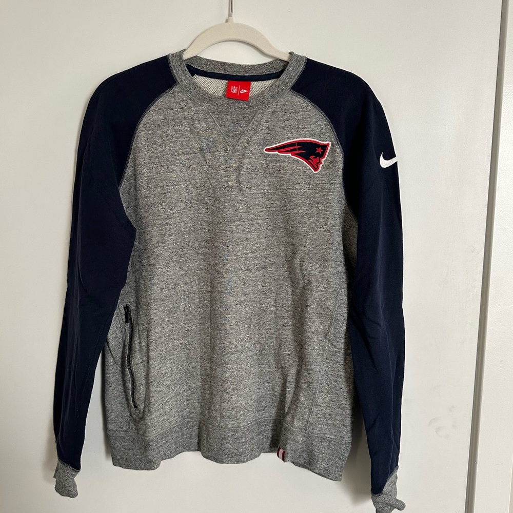 Patriots crew neck sweatshirt, womens